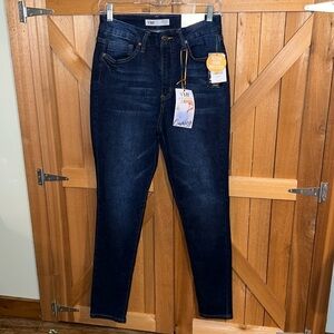 YMI Curvy Fit Skinny Jeans 7 NWT